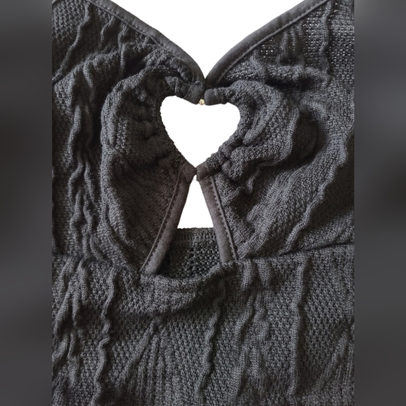 SHEIN | BLK CROP HALTER | FRONT KEY HOLE HEART & TRIANGLE TANK | SIZE SMALL - Picture 4 of 10